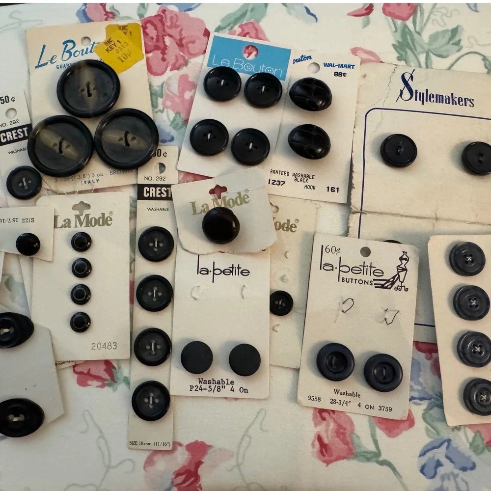 Vintage Black Button Lot La Mode Le Bouton Crest Mixed Sizes Shapes 30+ Pieces